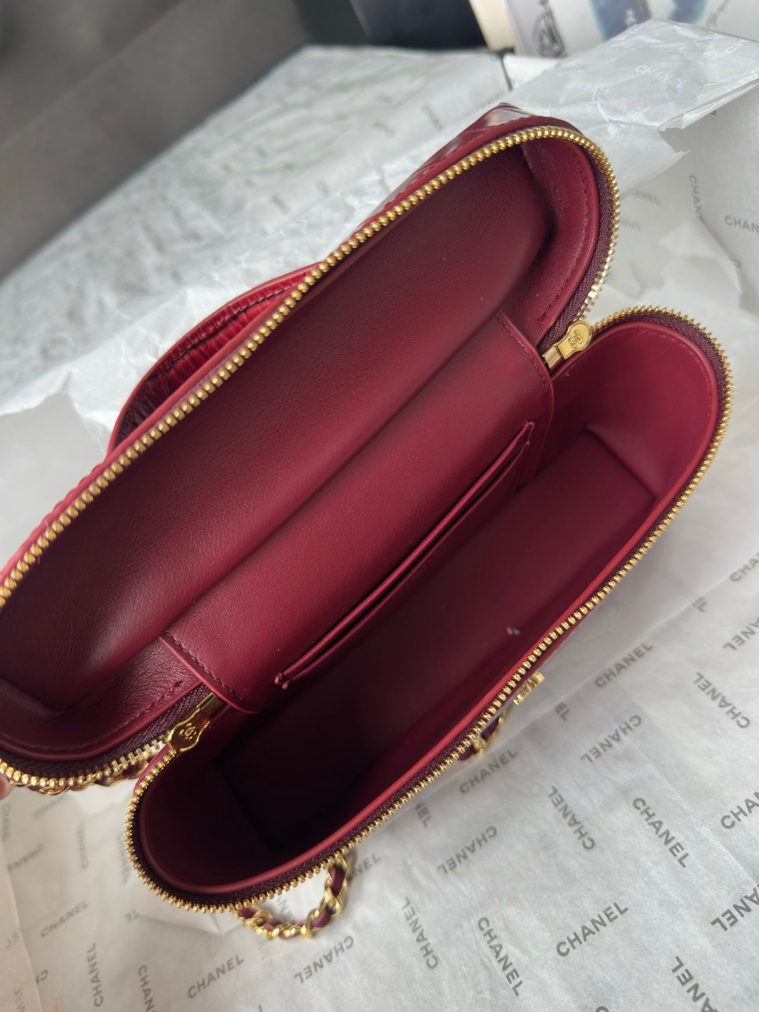 CC VANITY CHAIN EMBOSSED CROC