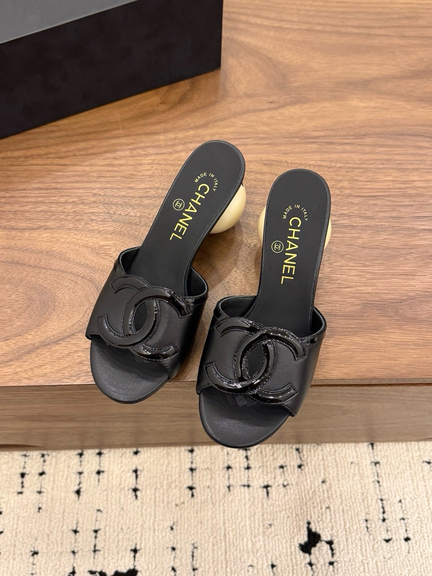 CC HEEL PEARL MULES