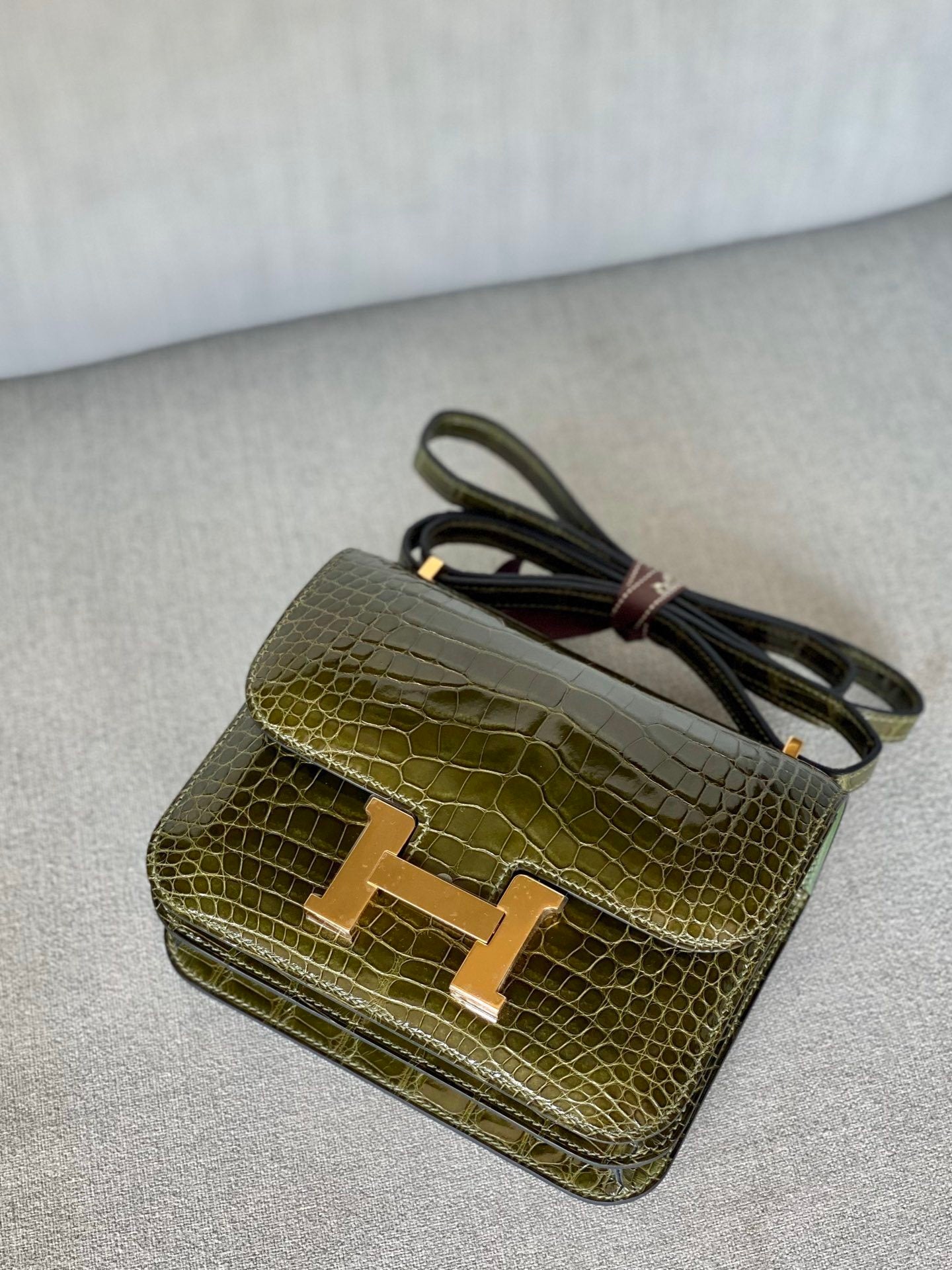 H CONSTANCE 18 CROC