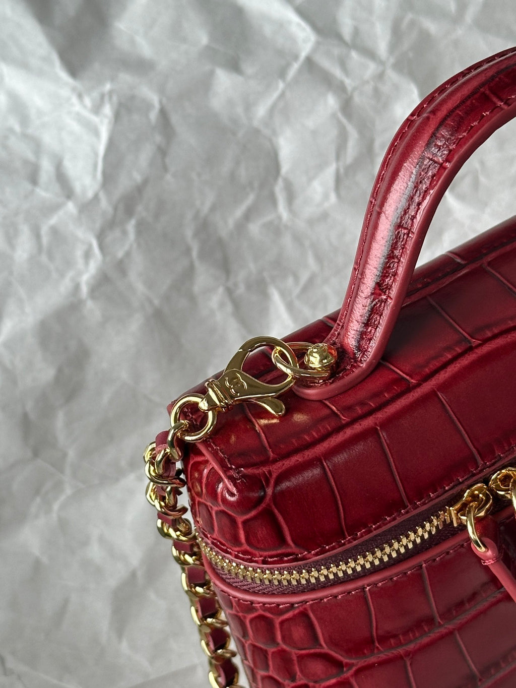 CC VANITY CHAIN EMBOSSED CROC