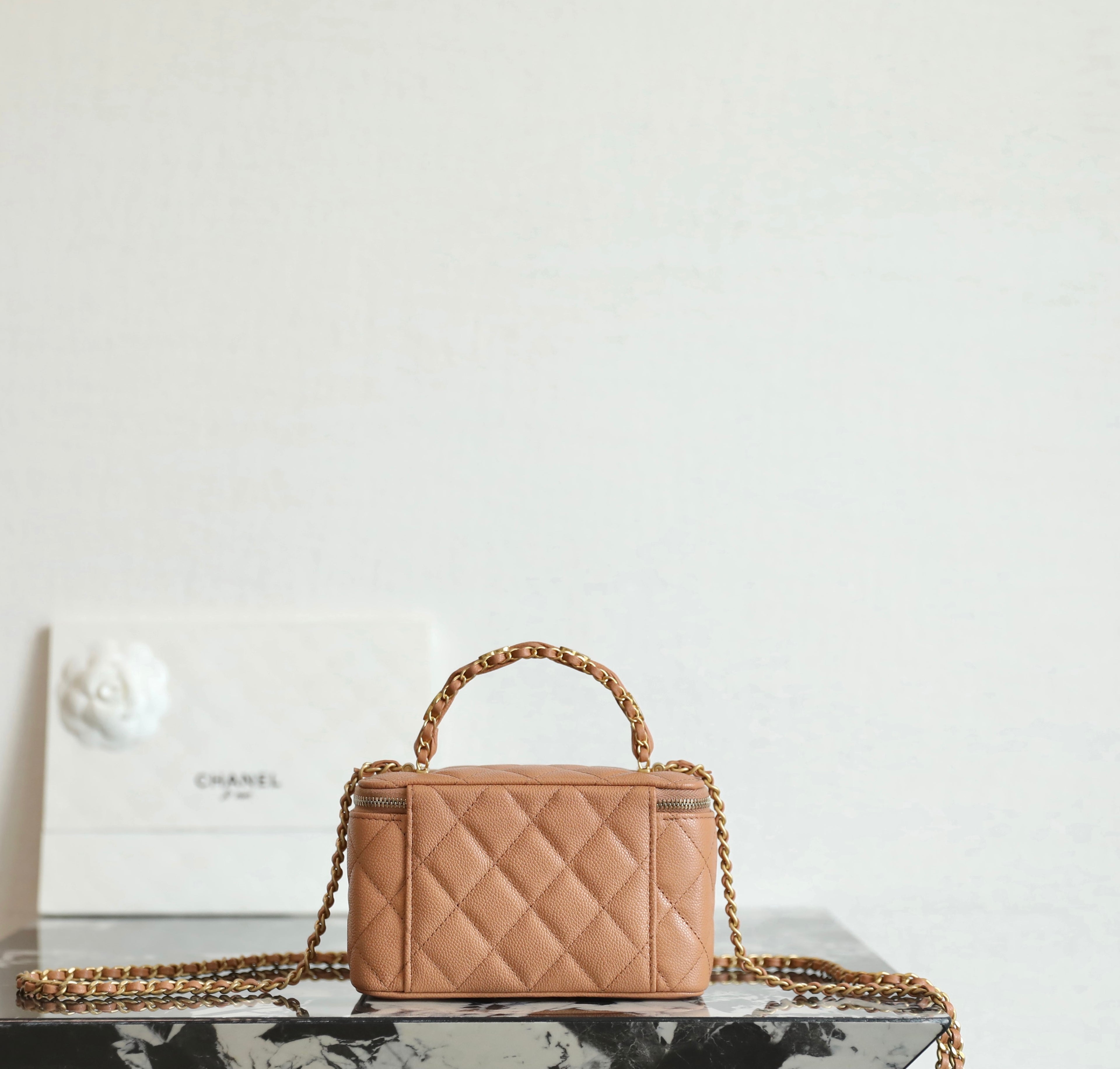 CC LONG VANITY ON CHAIN