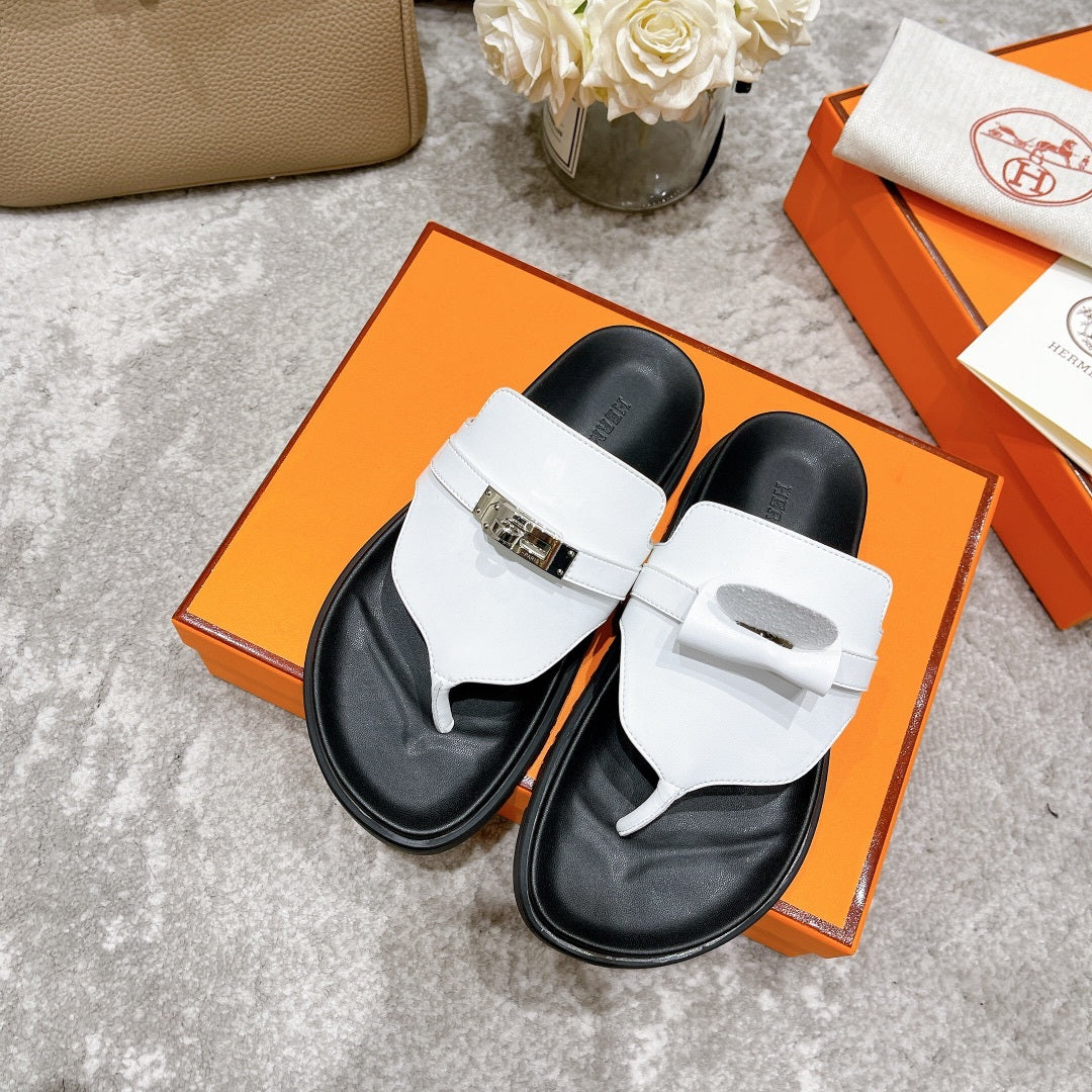 H EMPIRE SANDAL