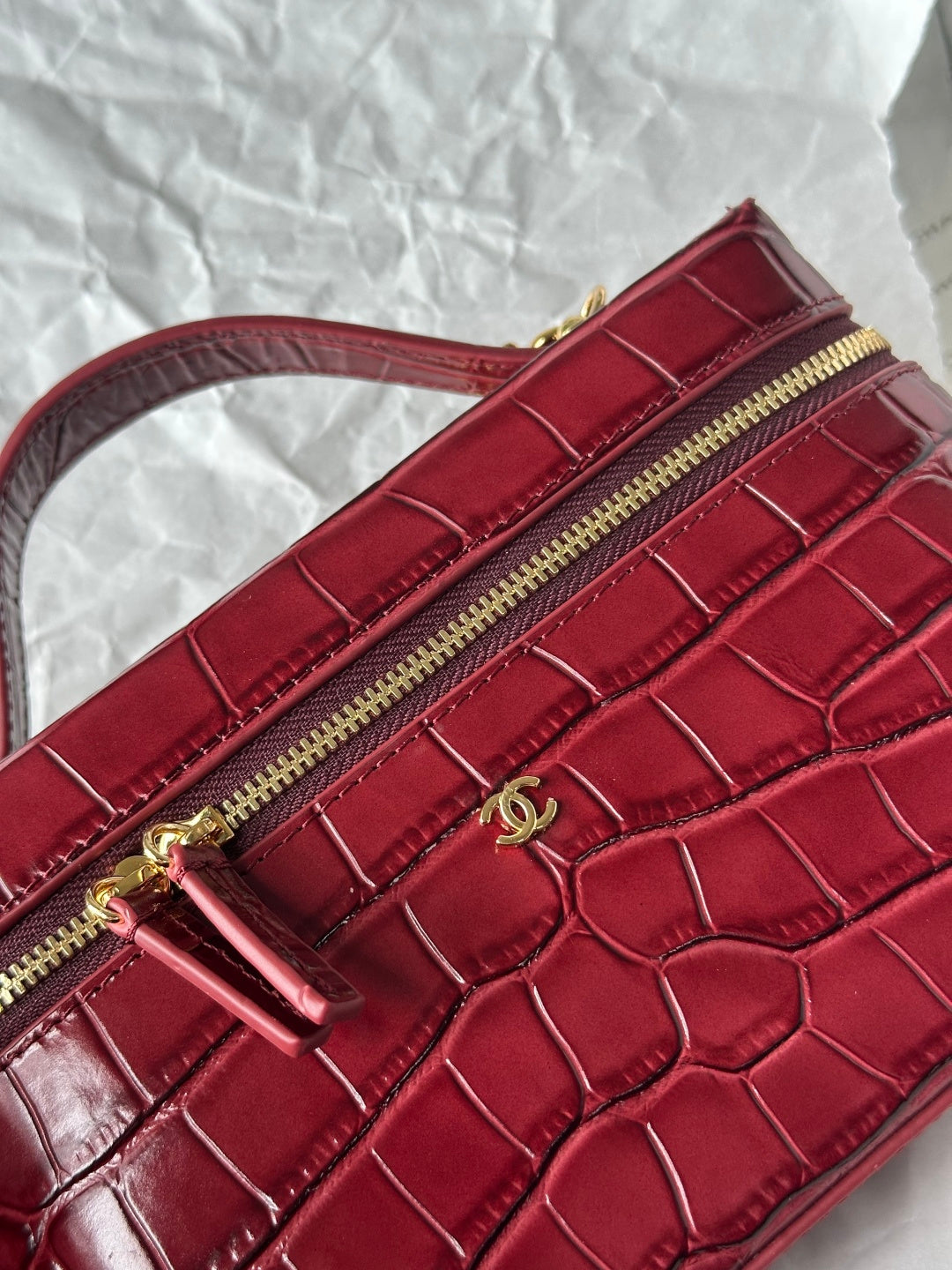 CC VANITY CHAIN EMBOSSED CROC