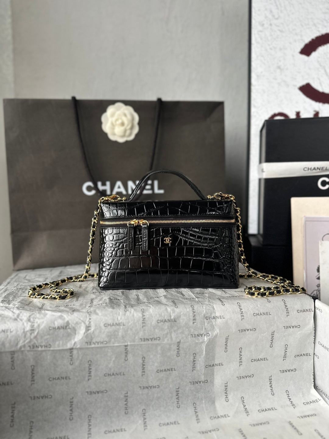 CC VANITY CHAIN EMBOSSED CROC