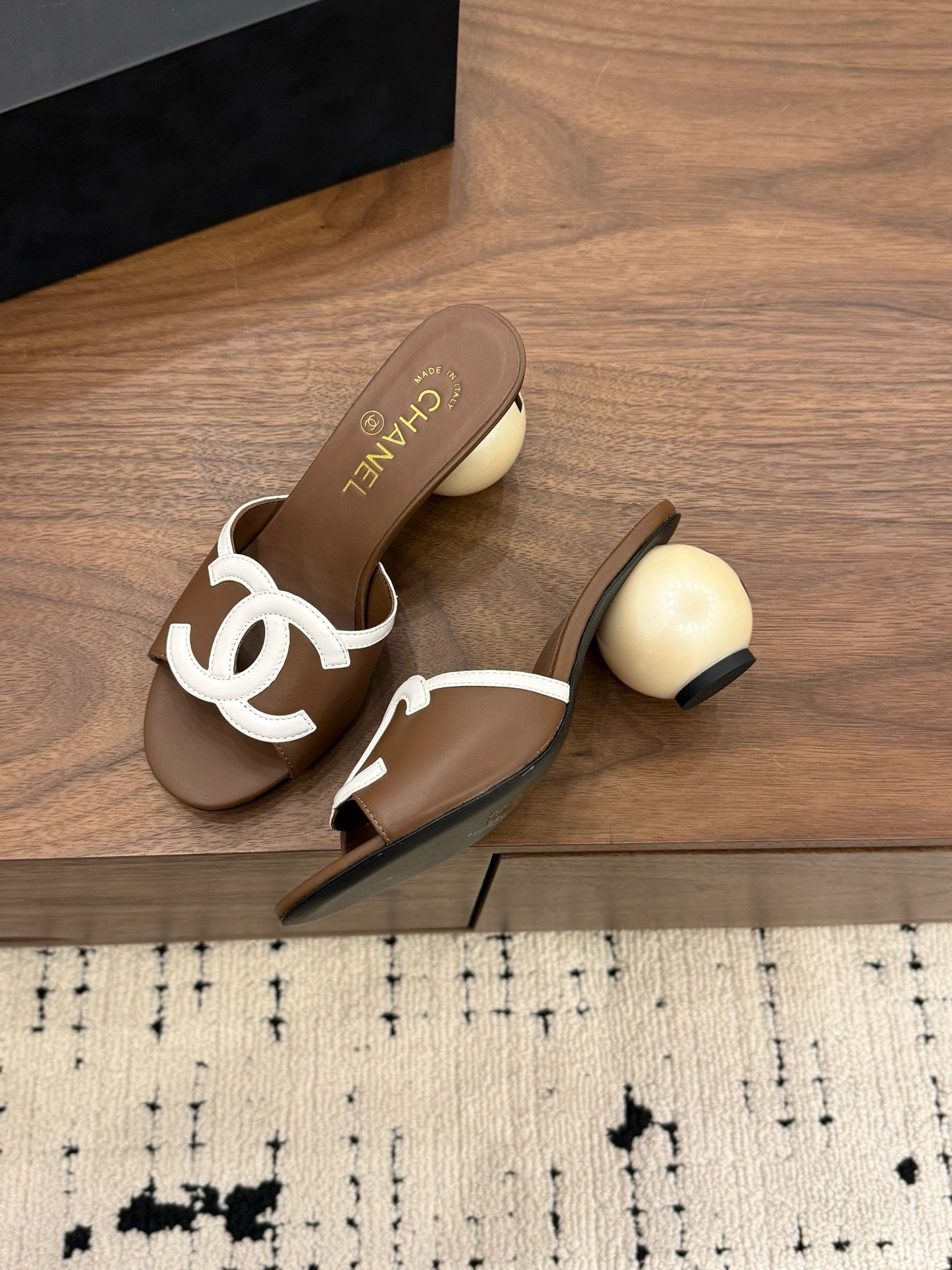 CC HEEL PEARL MULES