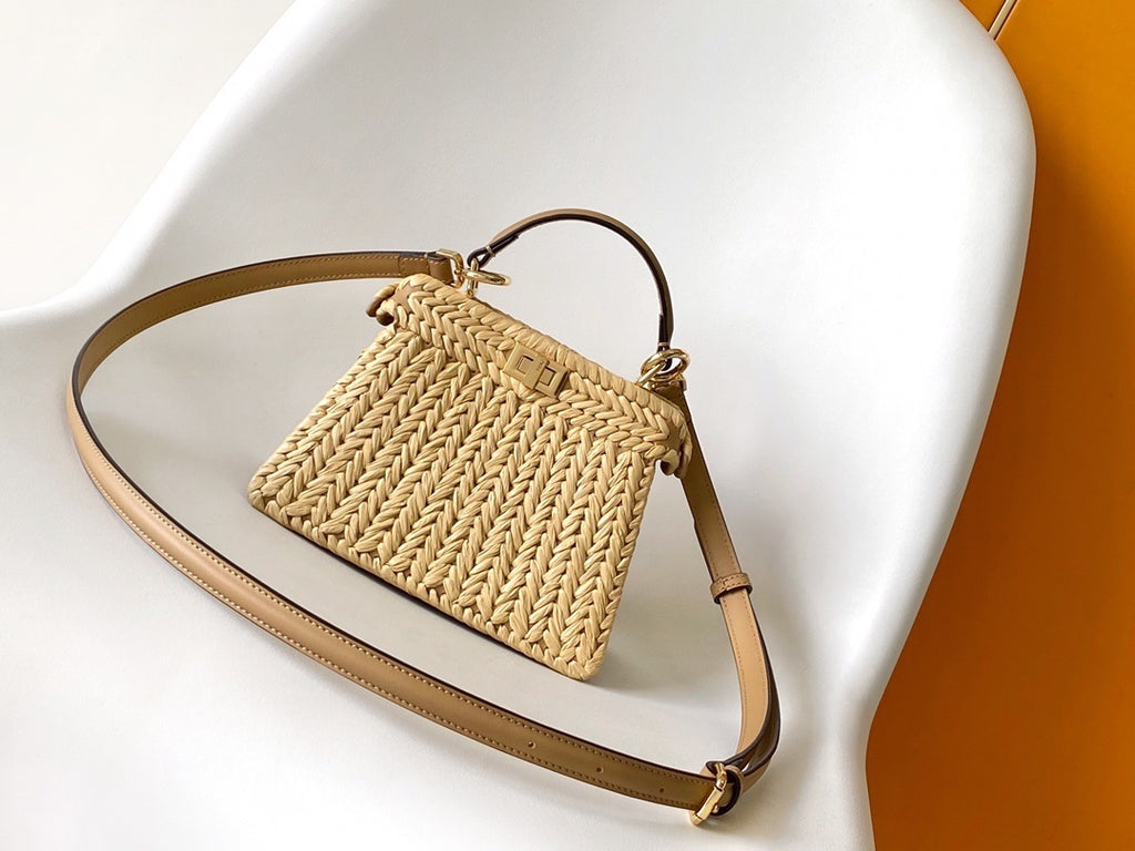 FF ISEEU PETITE RAFFIA