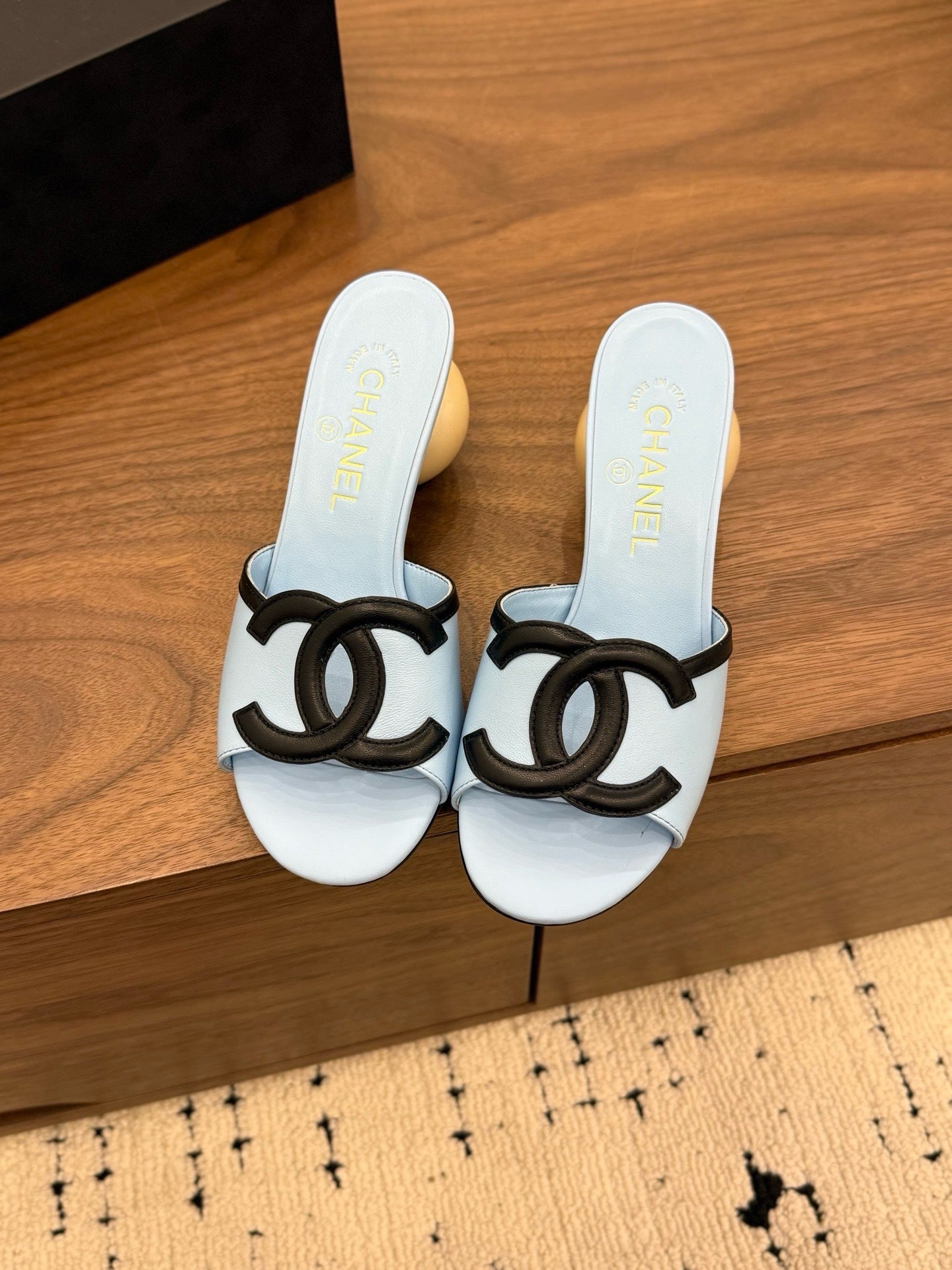 CC HEEL PEARL MULES