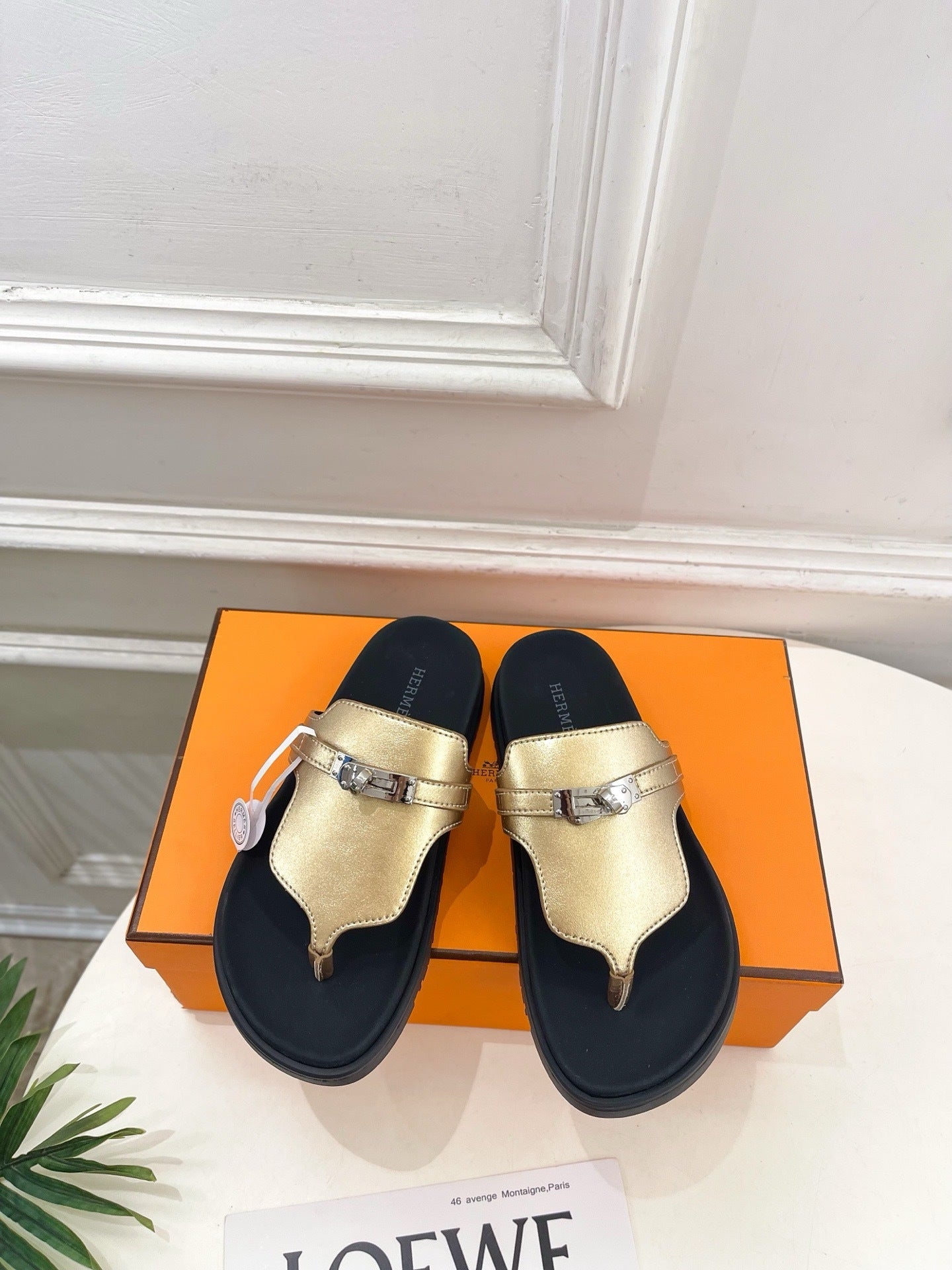 H EMPIRE SANDAL