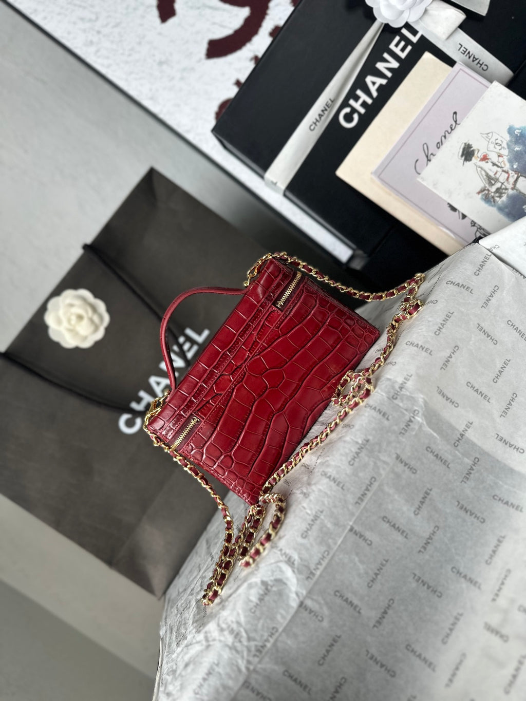 CC VANITY CHAIN EMBOSSED CROC