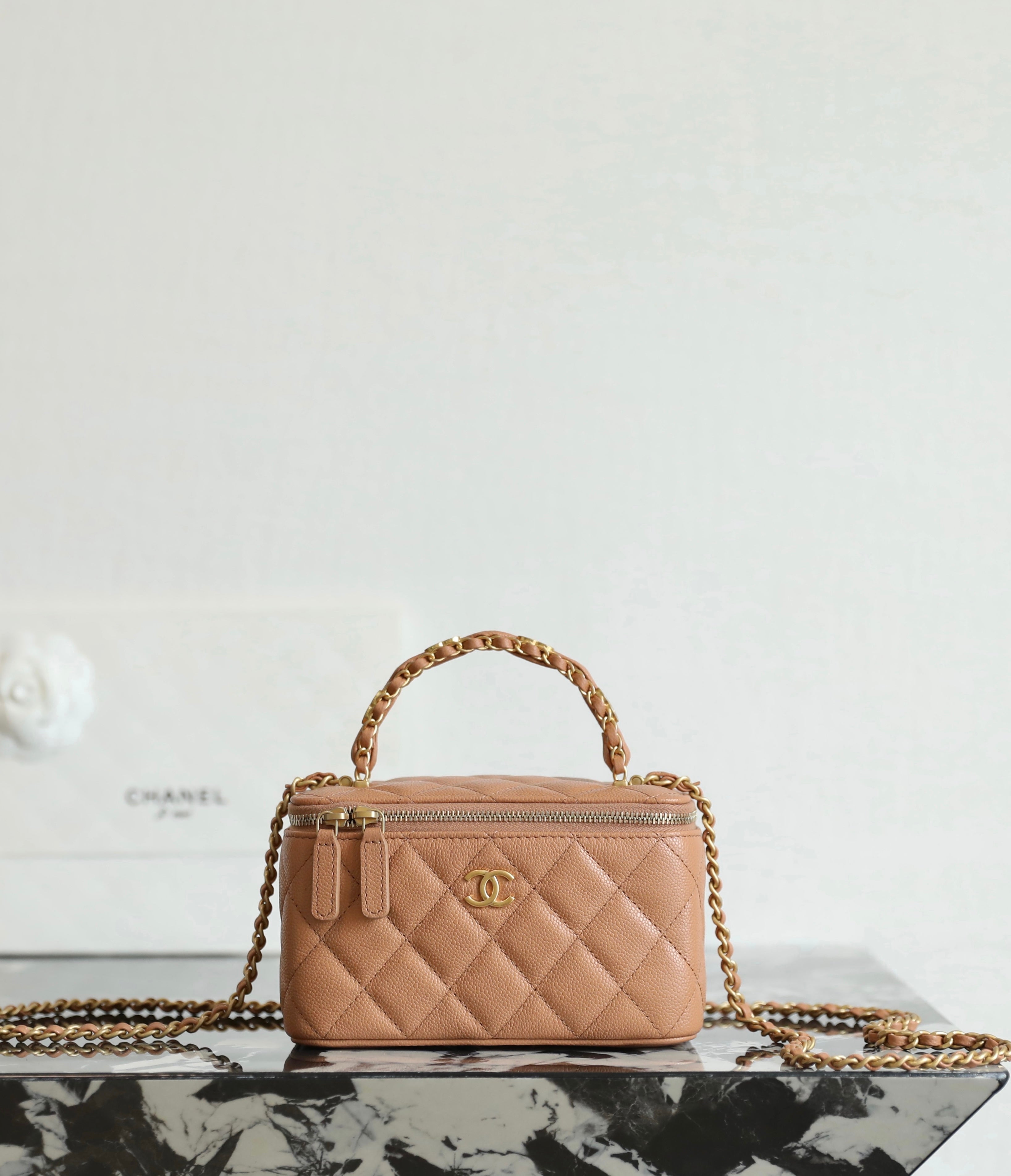 CC LONG VANITY ON CHAIN