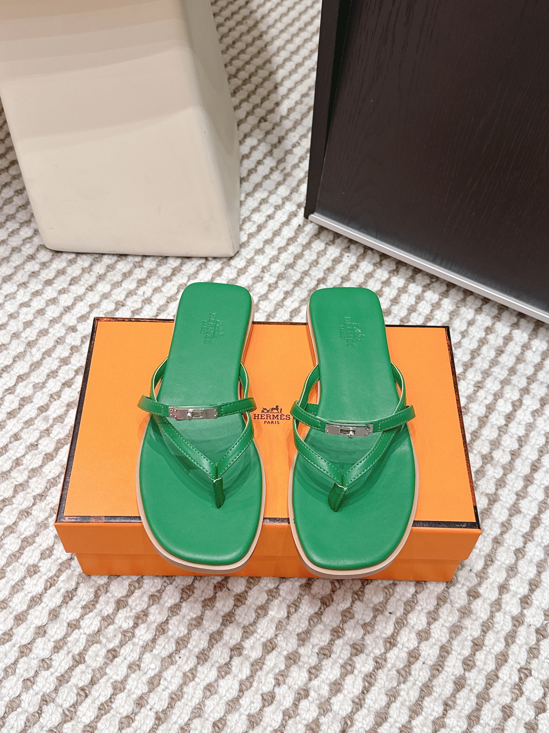 H SLIDES