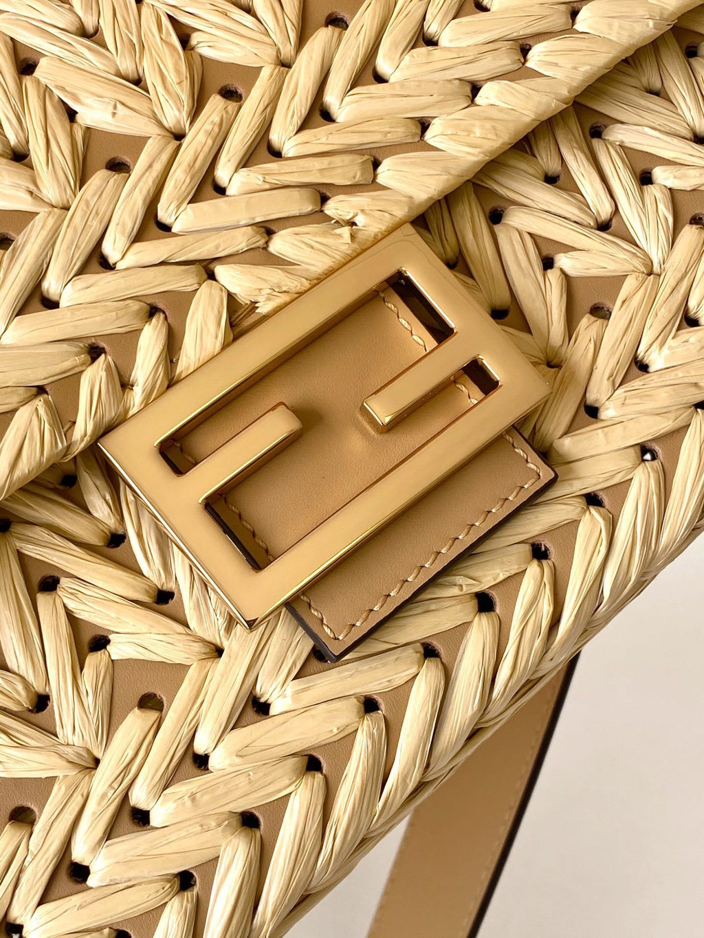 FF BAGUETTE RAFFIA