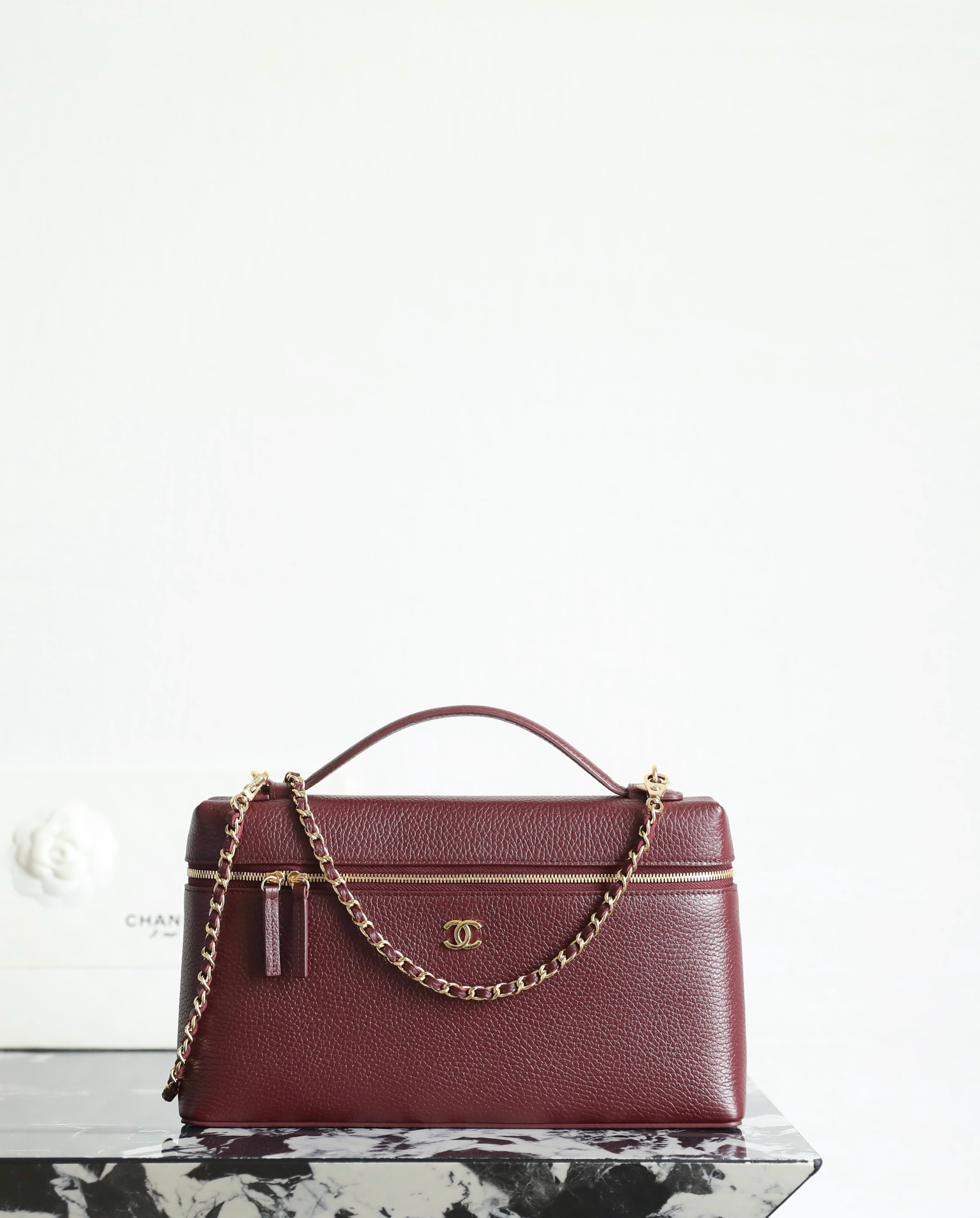 CC LARGE VANITY ON CHAIN