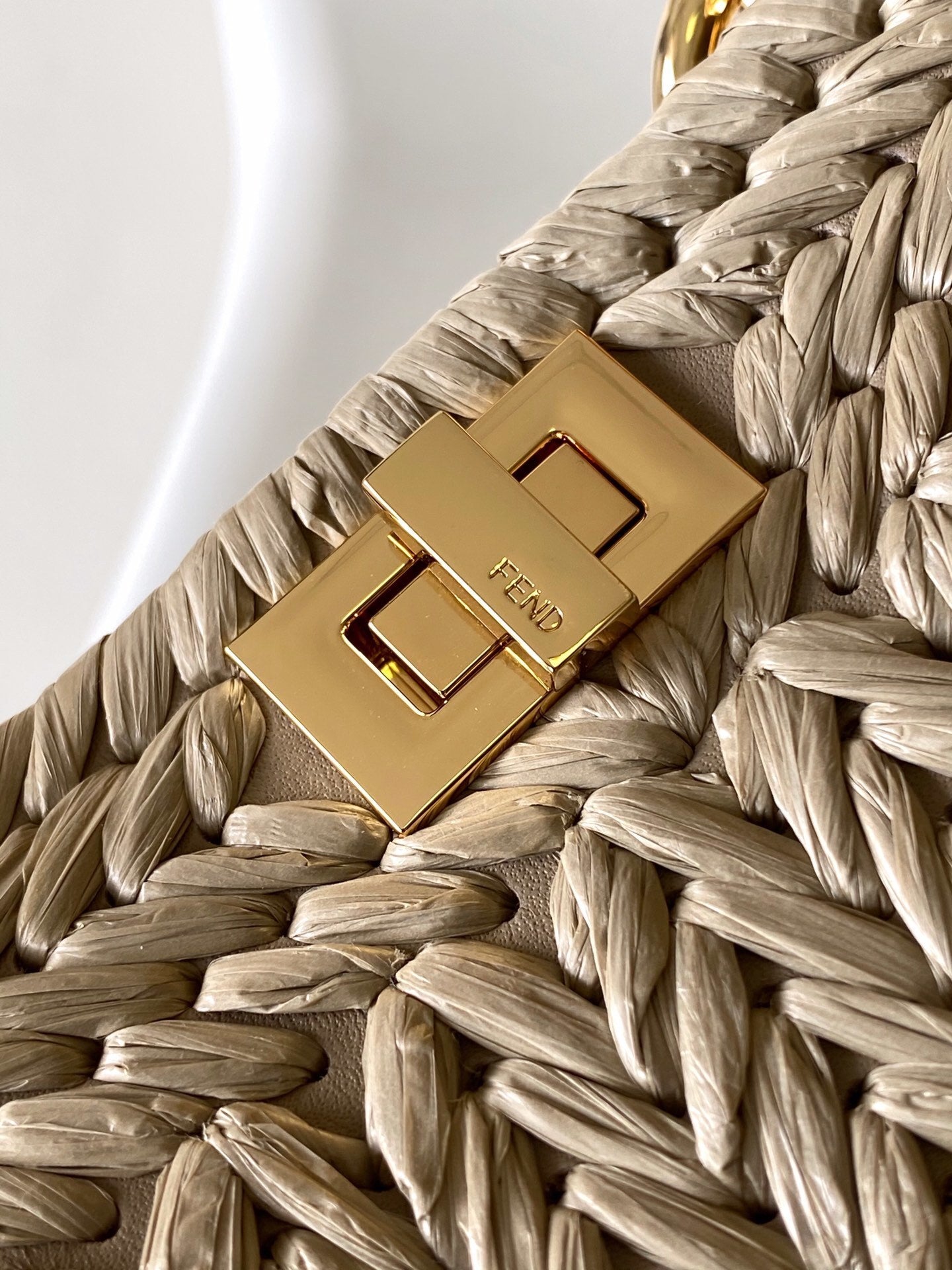 FF ISEEU PETITE RAFFIA