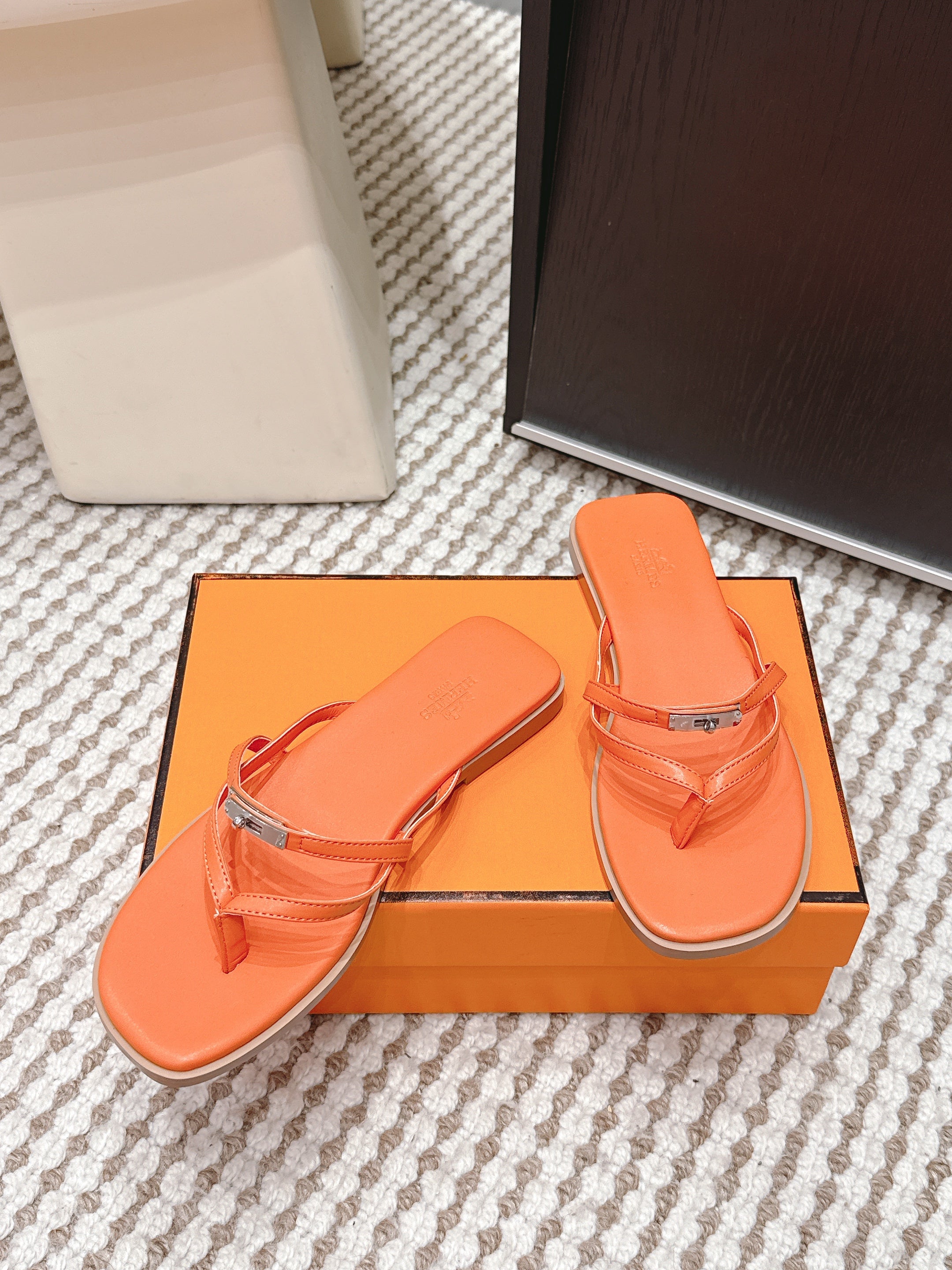 H SLIDES