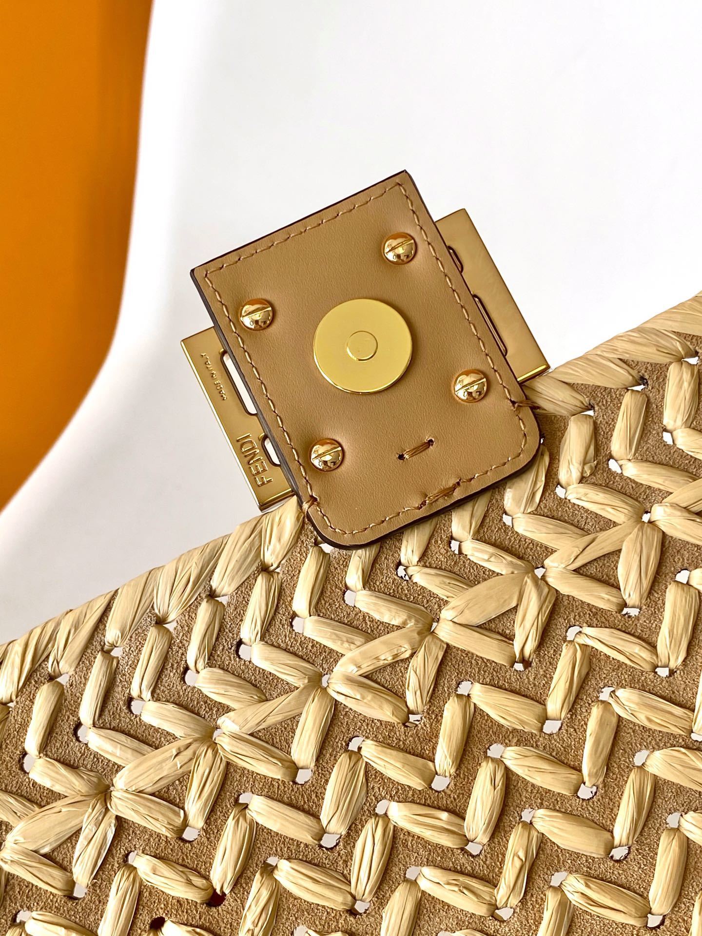 FF BAGUETTE RAFFIA
