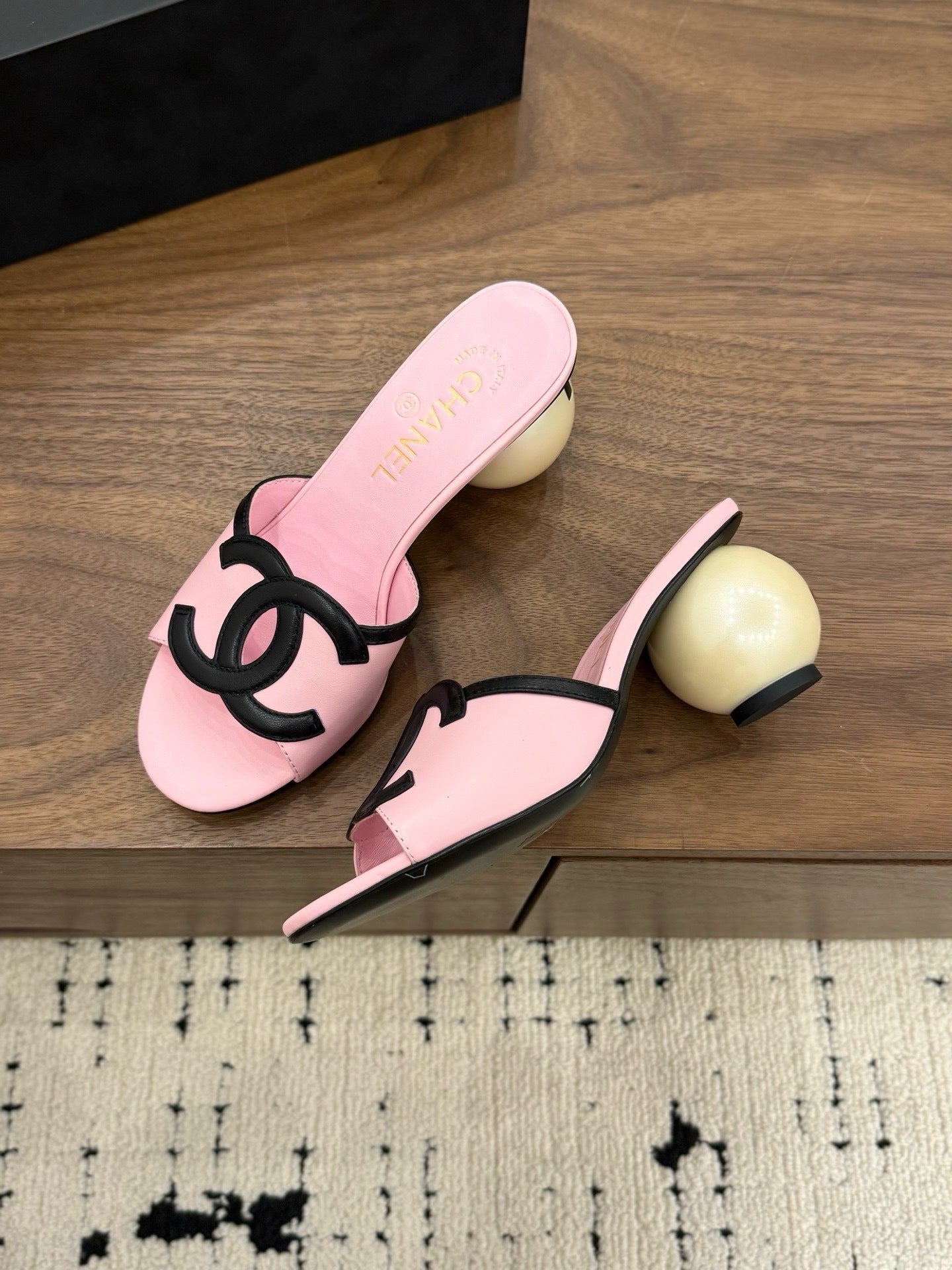 CC HEEL PEARL MULES