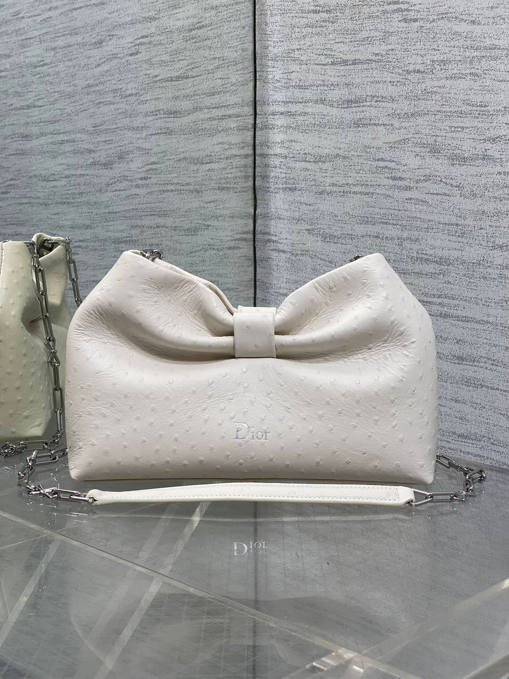 CD BOW OSTRICH MEDIUM