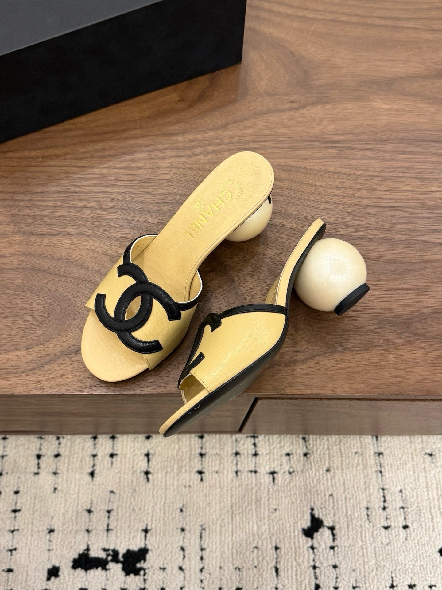 CC HEEL PEARL MULES