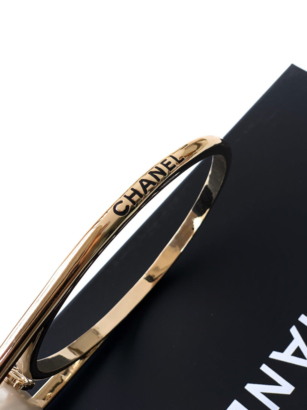 CC ACRYLIC CLUTCH