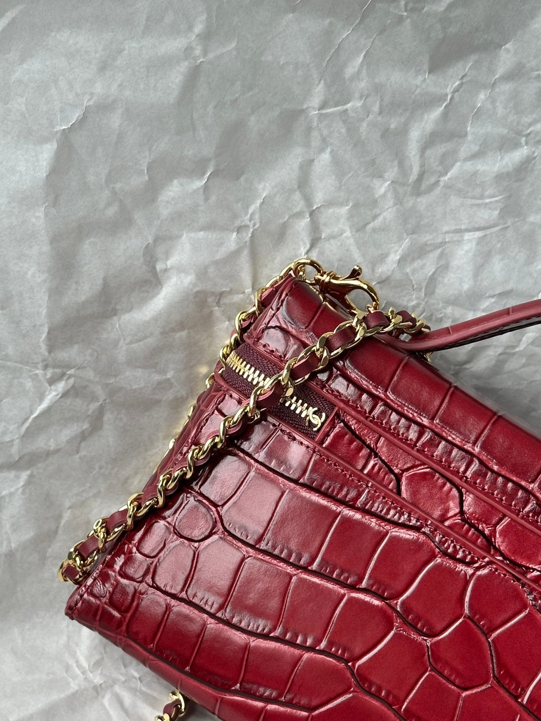 CC VANITY CHAIN EMBOSSED CROC