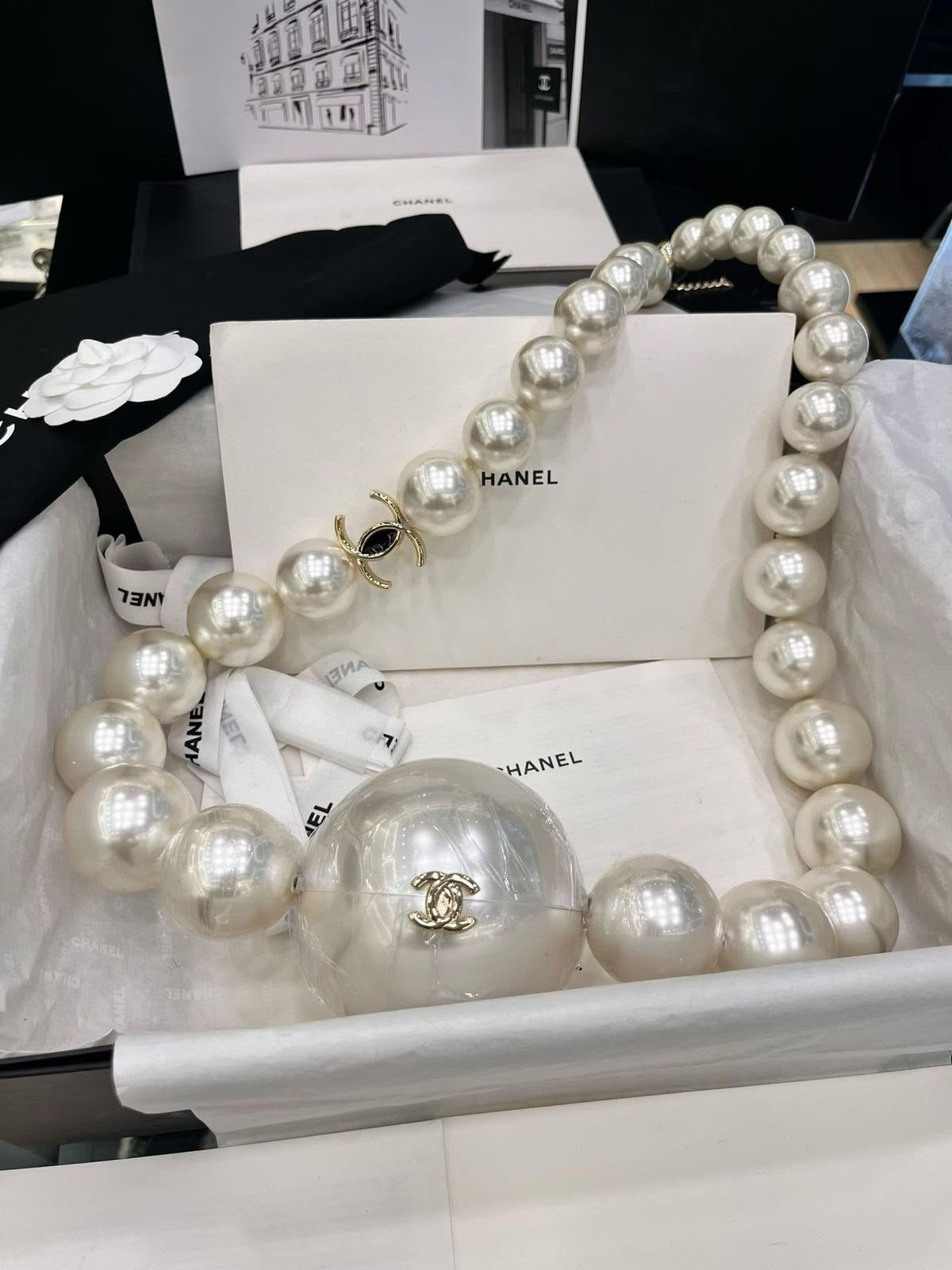 CC PEARL NECKLACE CLUTCH