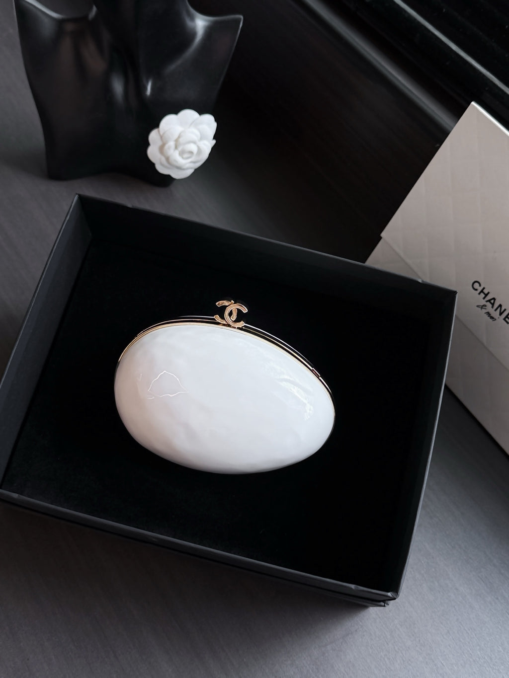 CC EGG EVENING BAG