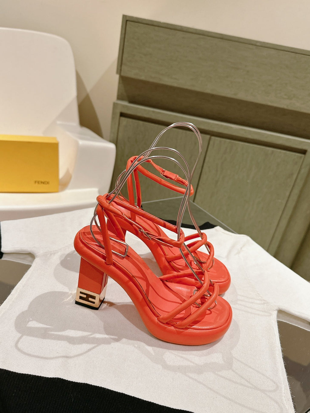 FF HEEL SANDAL